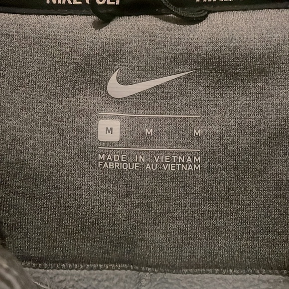 Nike golf pullover very warm and comfortable. Lightly worn in great condition - Picture 3 of 6